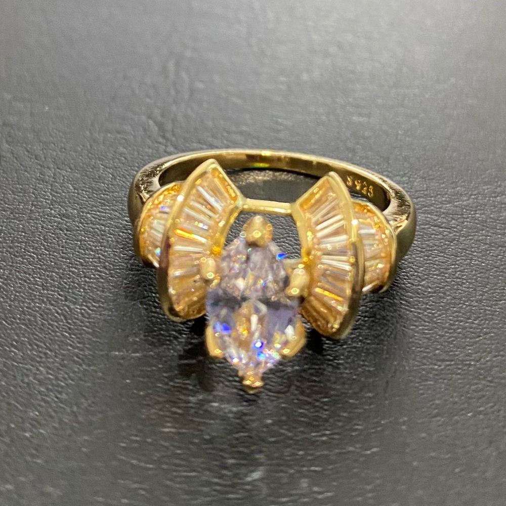 Chic & Pretty Golden Ring Accessory Jewelry
